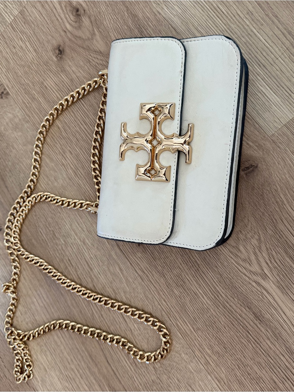 Cream Crossbody with Gold Logo Chain no brand